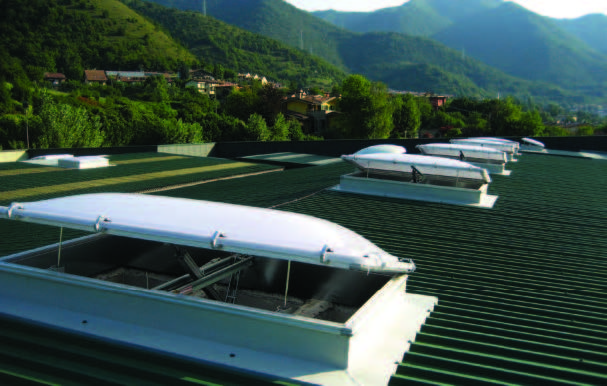 Capannone industriale  Evacuatori EFC e lucernari